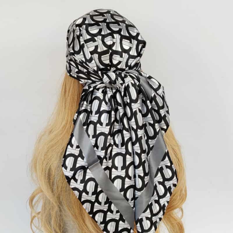 Lenço De Cabelo Feminino Marina Prateado Com Motivos Pretos