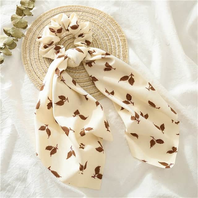 Lenço Branco Chouchou Folhas Loucas